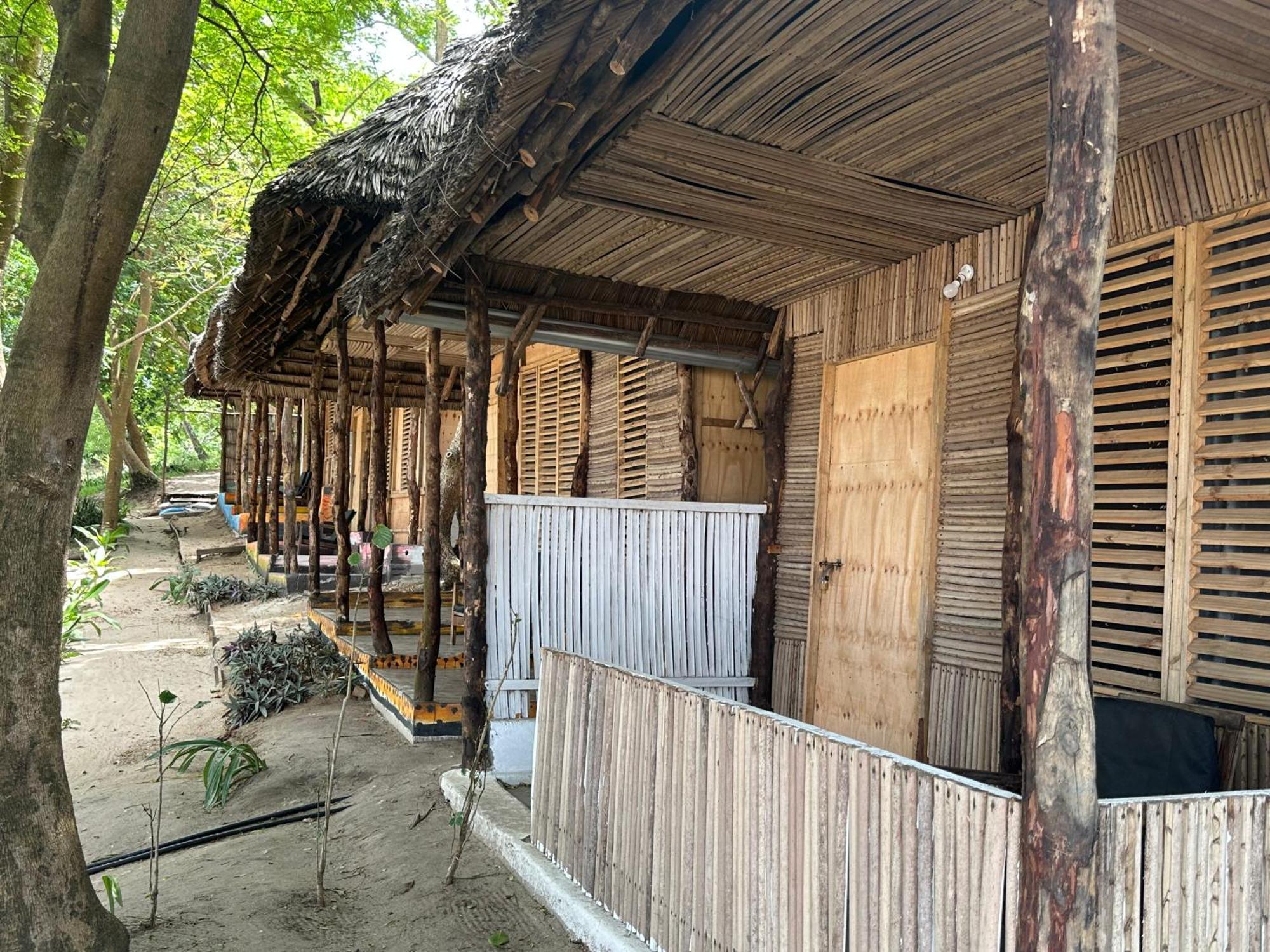Maweni Beach Bungalows キリンドニ エクステリア 写真