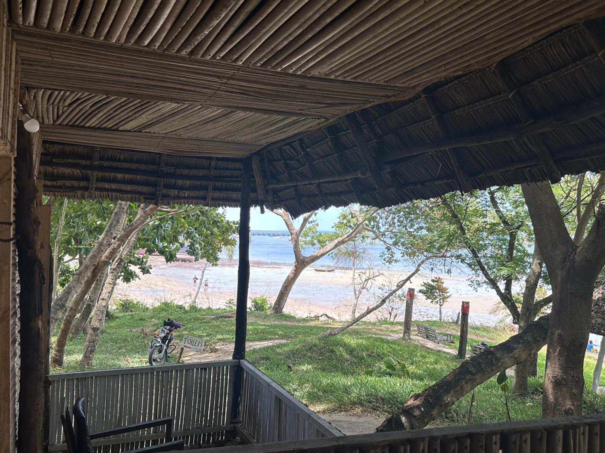 Maweni Beach Bungalows キリンドニ エクステリア 写真