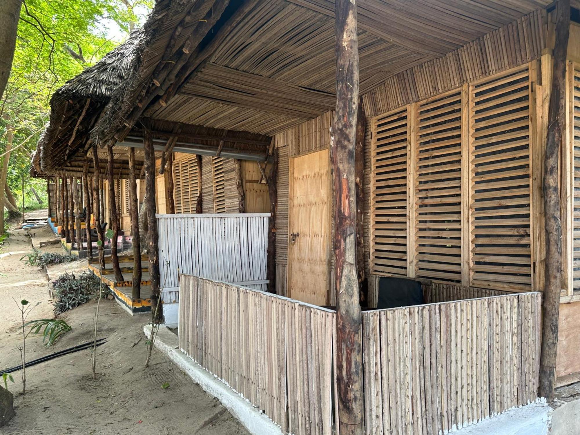Maweni Beach Bungalows キリンドニ エクステリア 写真