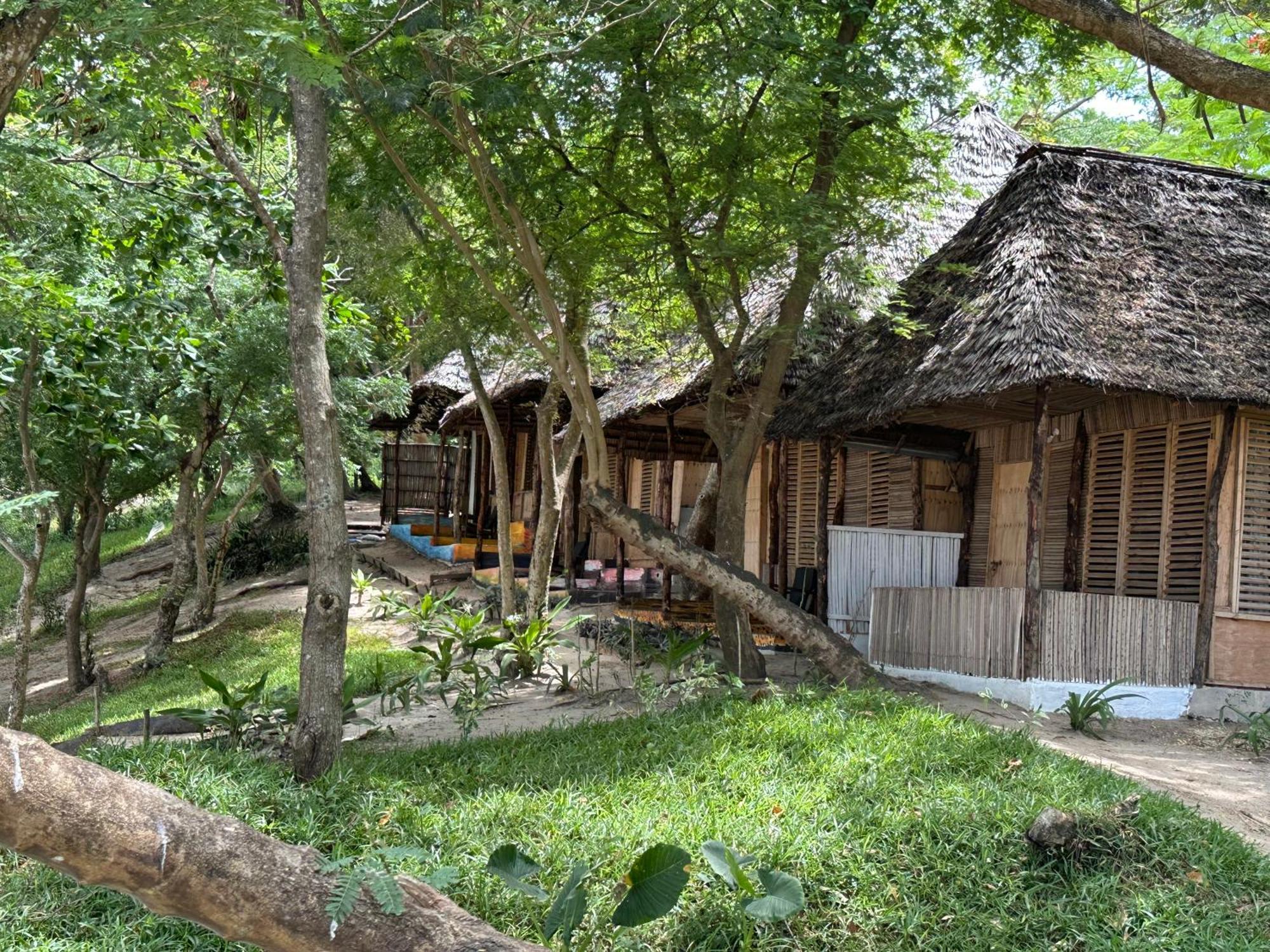 Maweni Beach Bungalows キリンドニ エクステリア 写真